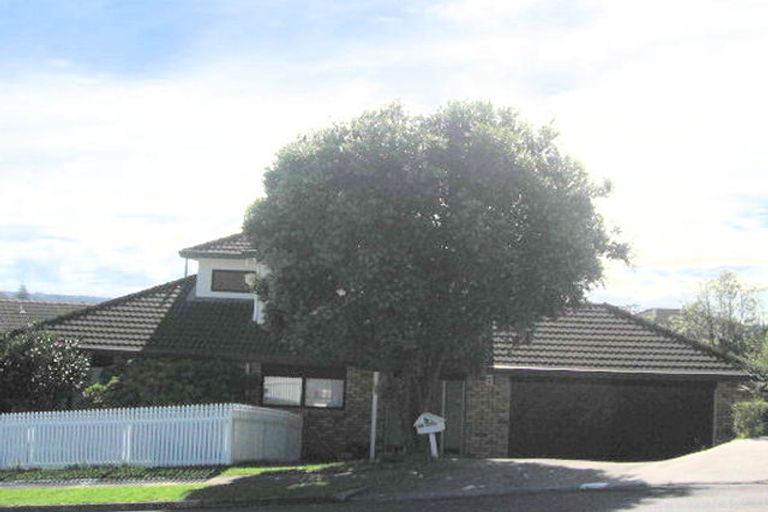 Photo of property in 8a Eske Place, Highland Park, Auckland, 2010