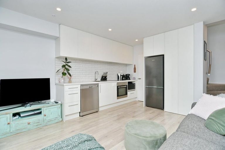 Photo of property in 8/10 New Brighton Road, Shirley, Christchurch, 8061