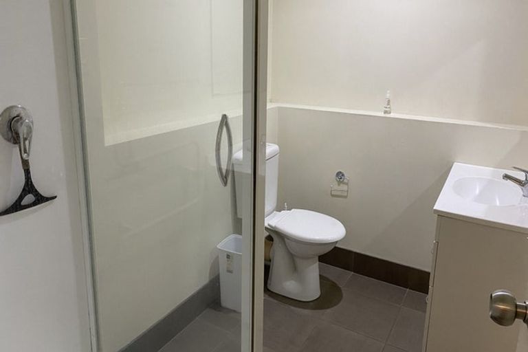 Photo of property in 8d Schnapper Rock Road, Schnapper Rock, Auckland, 0632