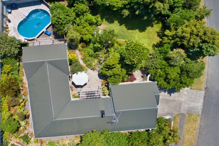 Photo of property in 2 Ritchie Place, Havelock North, 4130