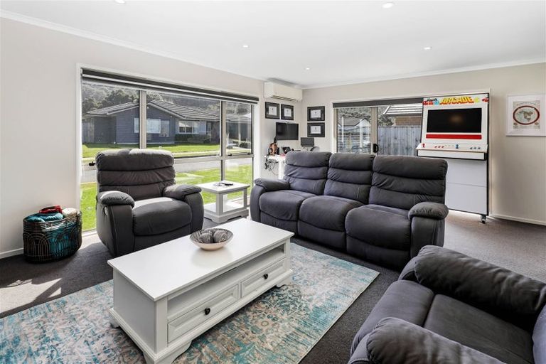 Photo of property in 4 Cory Jane Grove, Riverstone Terraces, Upper Hutt, 5018