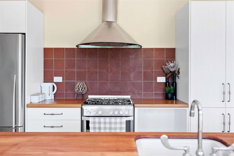 Photo of property in 320 Papamoa Beach Road, Papamoa Beach, Papamoa, 3118