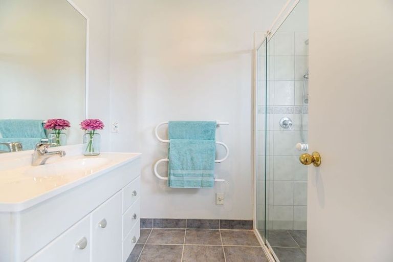 Photo of property in 595 Great South Road, Rosehill, Papakura, 2113