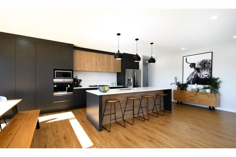 Photo of property in 17 Moemoea Avenue, Kumeu, 0810