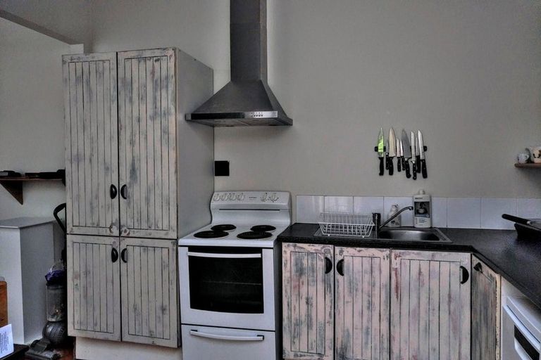 Photo of property in 17 Poplar Grove, Thorndon, Wellington, 6011