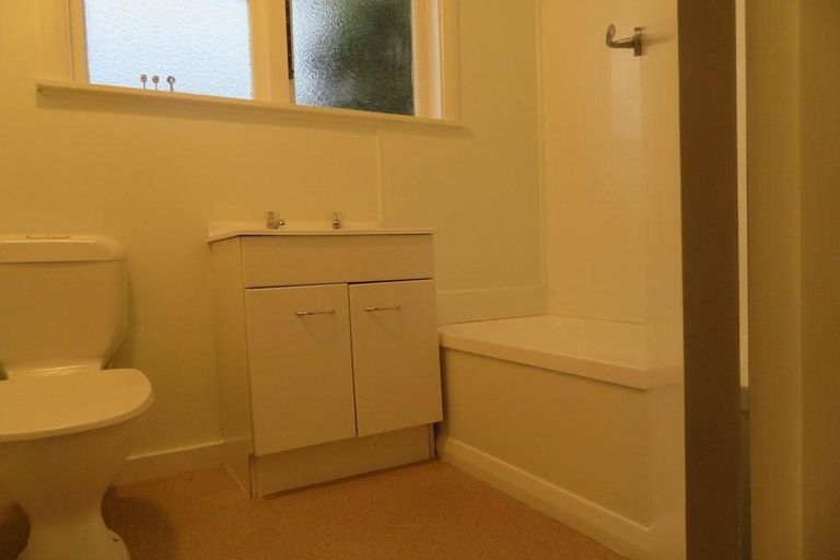 Photo of property in 8 Hollard Grove, Avalon, Lower Hutt, 5011