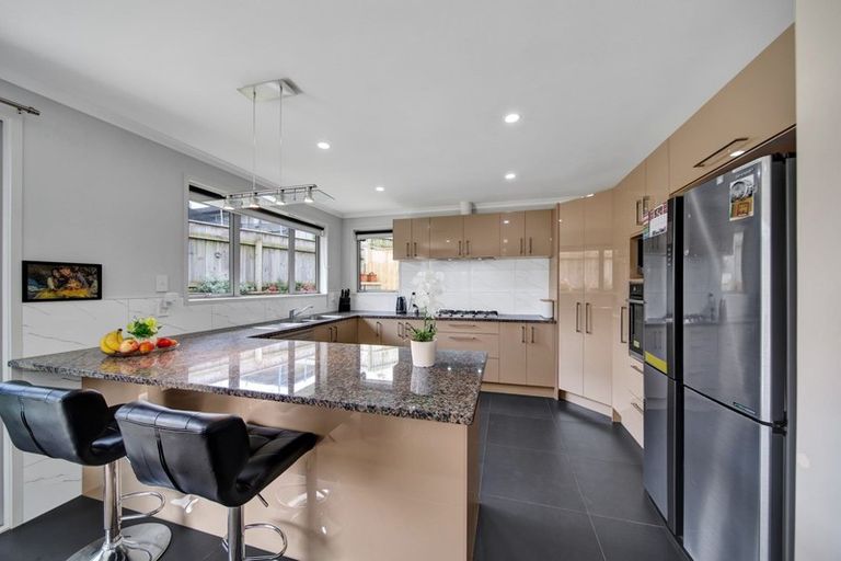 Photo of property in 8 Garrett Drive, Whalers Gate, New Plymouth, 4310