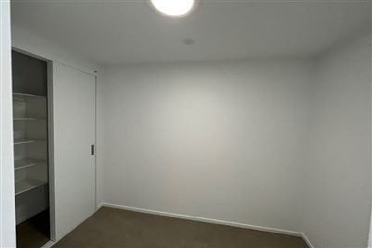 Photo of property in 3 Eileen Newey Place, Henderson, Auckland, 0612