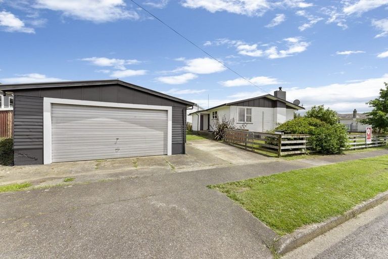 Photo of property in 15 Fox Street, Woodville, 4920