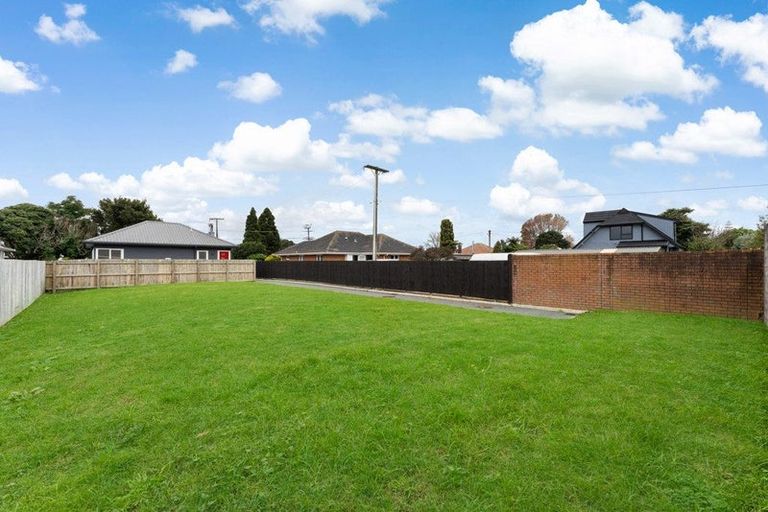 Photo of property in 22a Taikata Road, Te Atatu Peninsula, Auckland, 0610