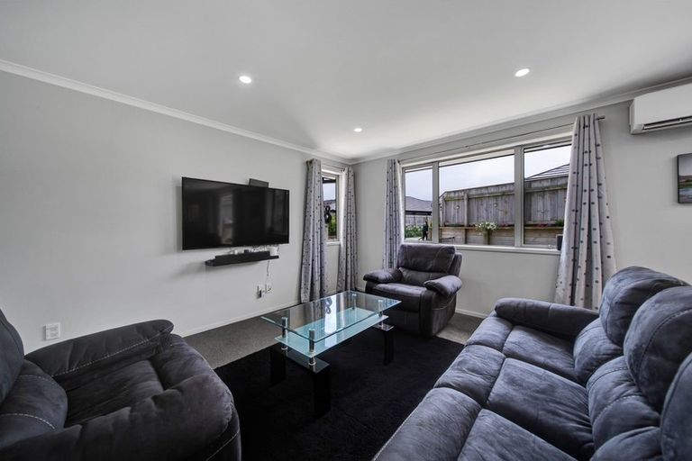 Photo of property in 8 Garrett Drive, Whalers Gate, New Plymouth, 4310