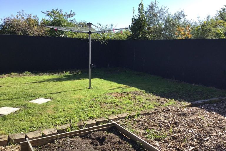 Photo of property in 8 Liverton Crescent, Bishopdale, Christchurch, 8053