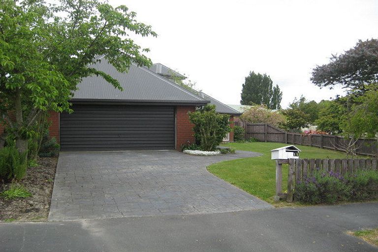 Photo of property in 11 Thornwood Place, Redwood, Christchurch, 8051