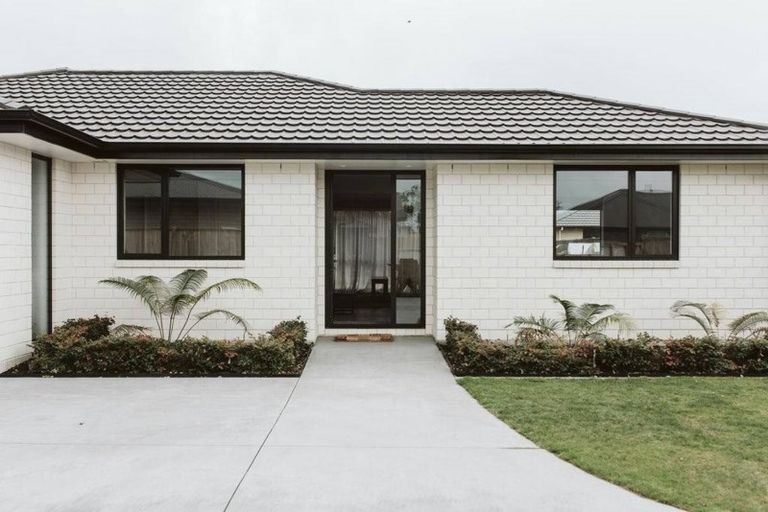 Photo of property in 138 Taupaki Road, Taupaki, 0782