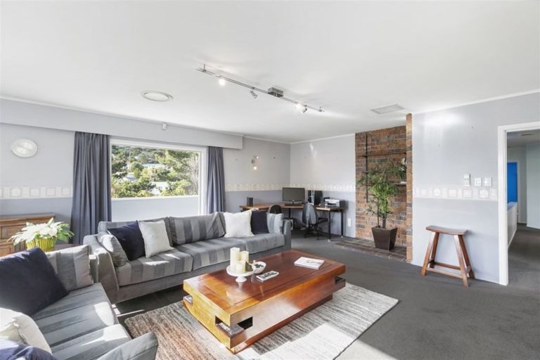 Photo of property in 18 Glen Alton Avenue, Paparangi, Wellington, 6037