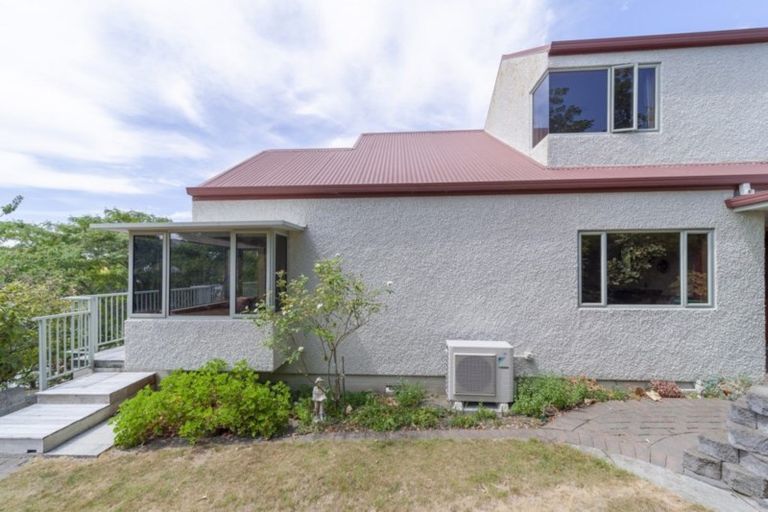 Photo of property in 71 Napier Terrace, Hospital Hill, Napier, 4110