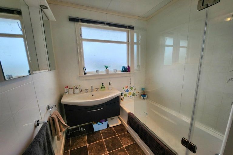 Photo of property in 16 Oxford Street, Holmes Hill, Oamaru, 9401