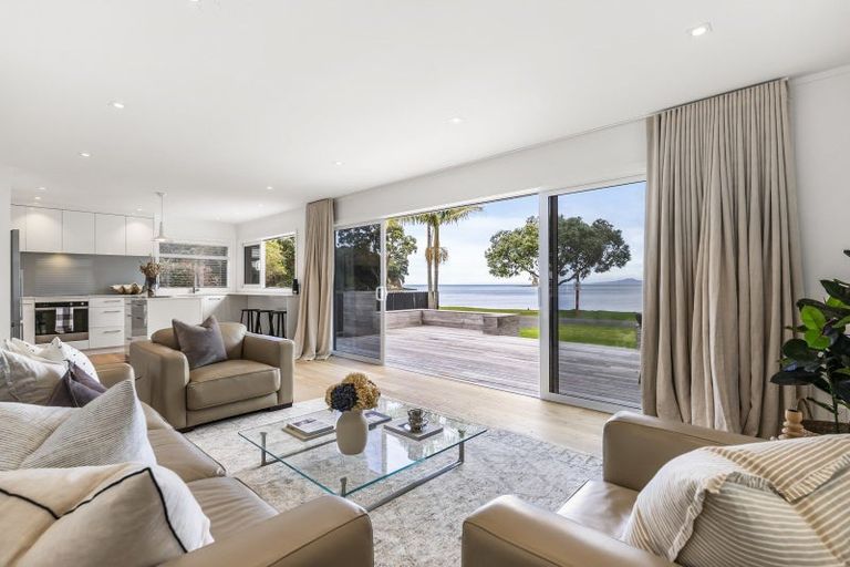 Photo of property in 48 Matakatia Parade, Matakatia, Whangaparaoa, 0930