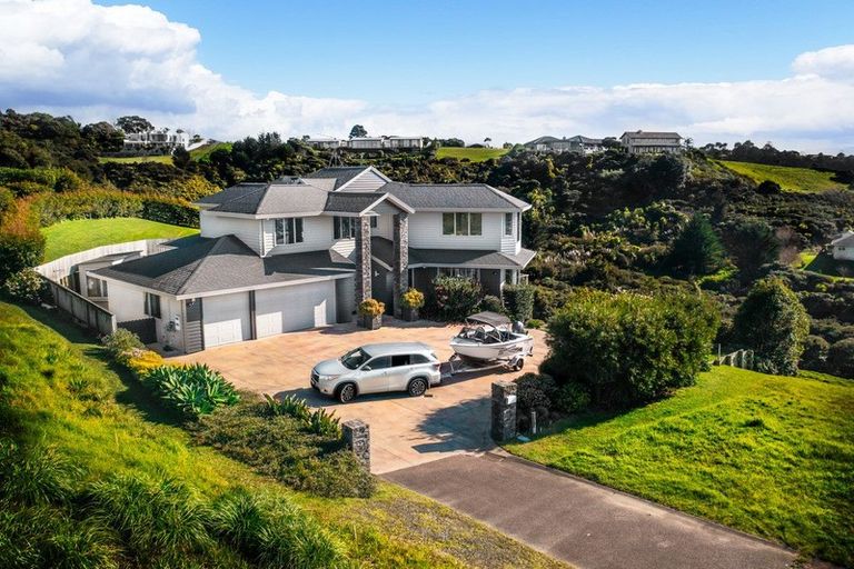 Photo of property in 64 Balboa Drive, Matakatia, Whangaparaoa, 0930