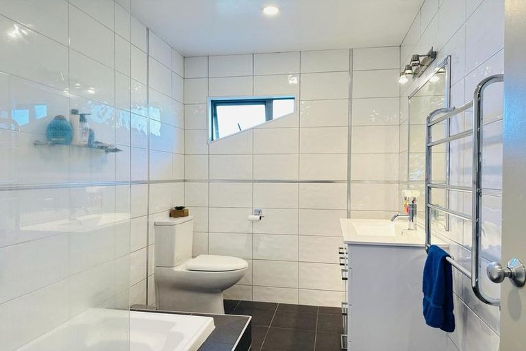 Photo of property in 2/91 Weldene Avenue, Glenfield, Auckland, 0629