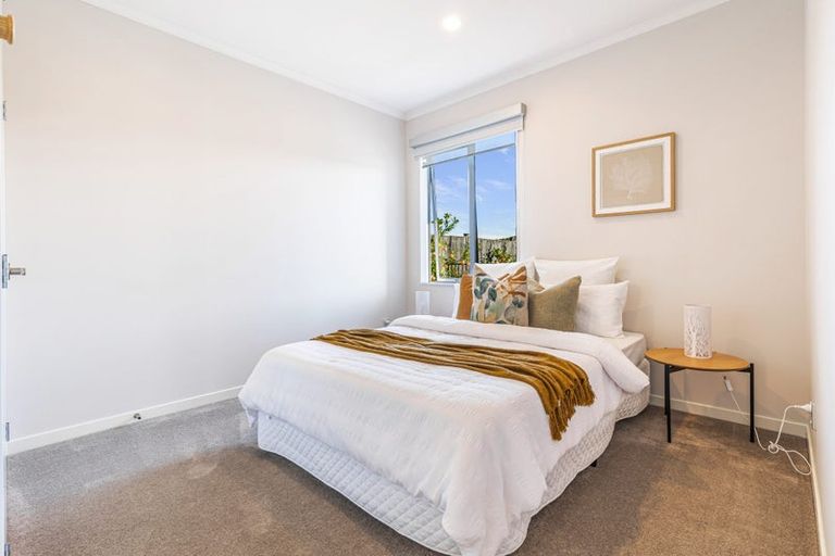 Photo of property in 14 Gilbransen Road, Kumeu, 0810