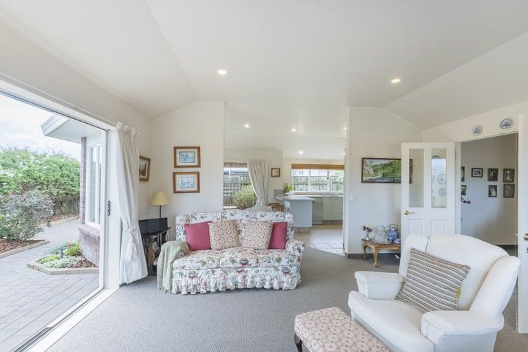 Photo of property in 100 Michael Road, Paraparaumu Beach, Paraparaumu, 5032