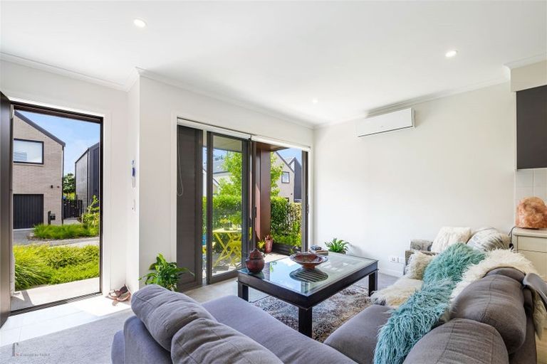 Photo of property in 4/2 Warrant Officer Lane, Hobsonville, Auckland, 0616