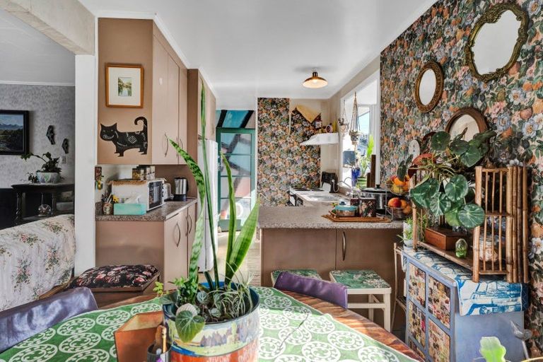 Photo of property in 2 Handley Place, Glen Avon, New Plymouth, 4312