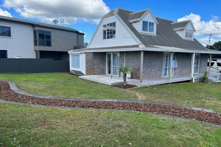 Photo of property in 906 Papamoa Beach Road, Papamoa Beach, Papamoa, 3118