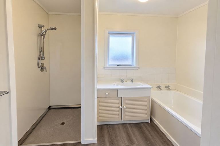 Photo of property in 63 Liverton Crescent, Bishopdale, Christchurch, 8053