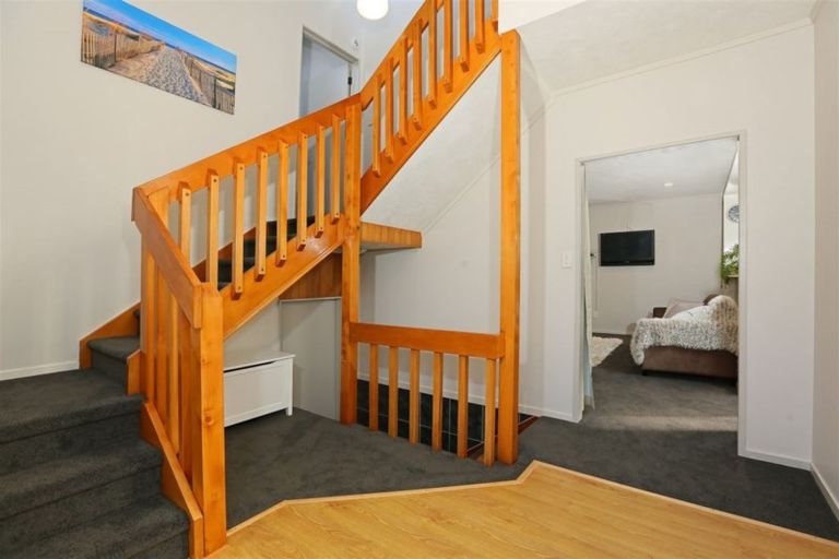 Photo of property in 48 Vintage Drive, Henderson, Auckland, 0612