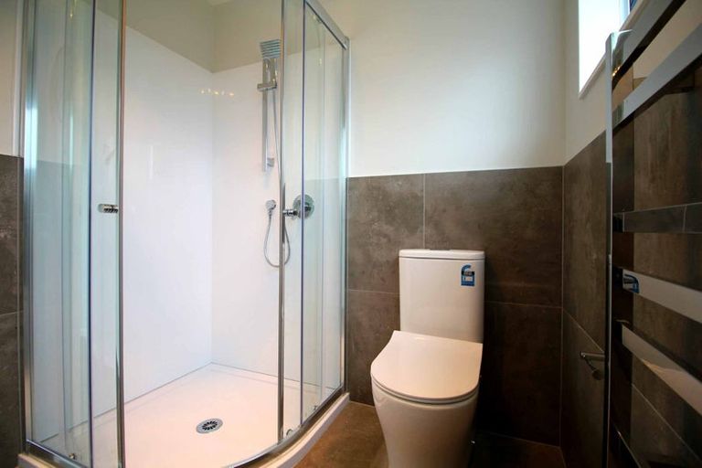 Photo of property in 6b Waddell Avenue, Point England, Auckland, 1072