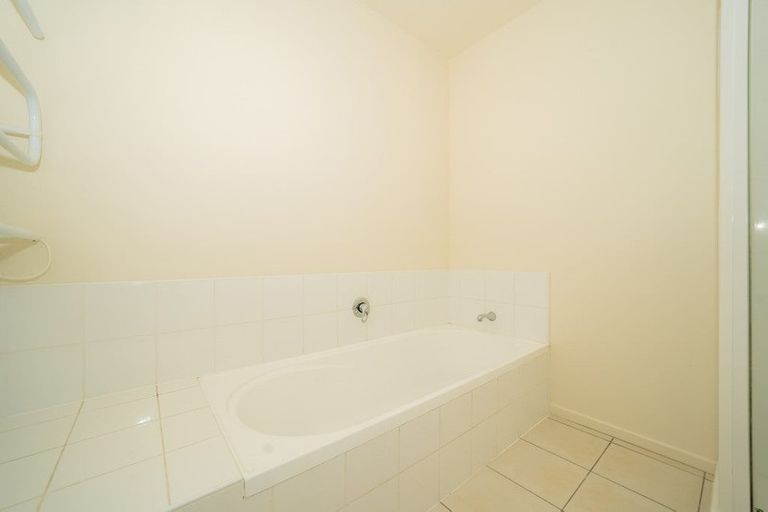 Photo of property in 2/3 Orwell Road, Greenhithe, Auckland, 0632