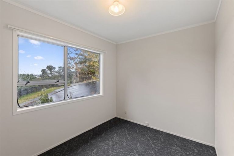 Photo of property in 1/3 Mcquoid Place, Glenfield, Auckland, 0629