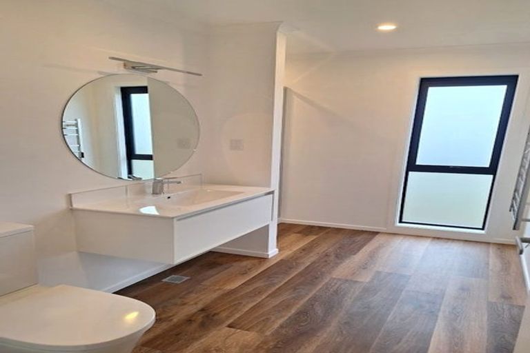 Photo of property in 15 Joseph Bolton Crescent, Wallaceville, Upper Hutt, 5018