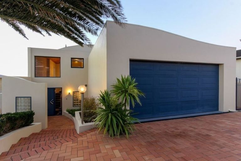 Photo of property in 19 Hamblyn Street, Strandon, New Plymouth, 4312