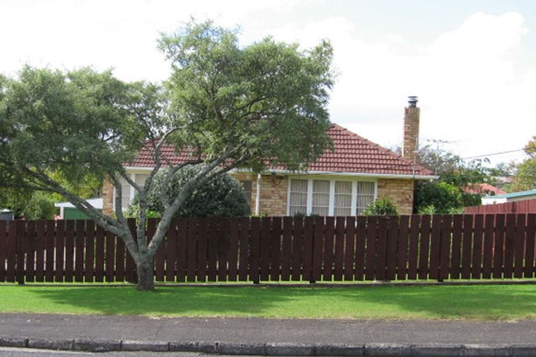 Photo of property in 20 Neil Avenue, Te Atatu Peninsula, Auckland, 0610