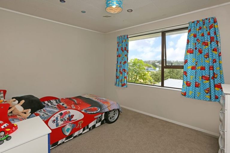 Photo of property in 5 Hueglow Rise, West Harbour, Auckland, 0618