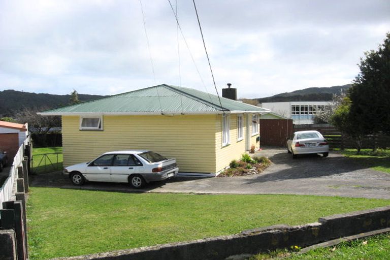 Photo of property in 9 Isabel Grove, Wainuiomata, Lower Hutt, 5014