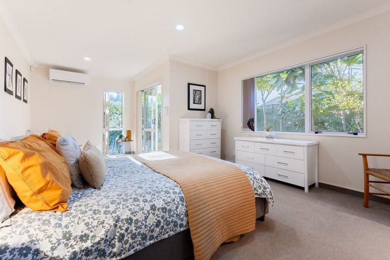 Photo of property in 43 Quadrant Heights, Paraparaumu, 5032