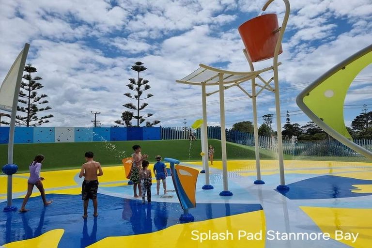 Photo of property in 124 Brightside Road, Stanmore Bay, Whangaparaoa, 0932