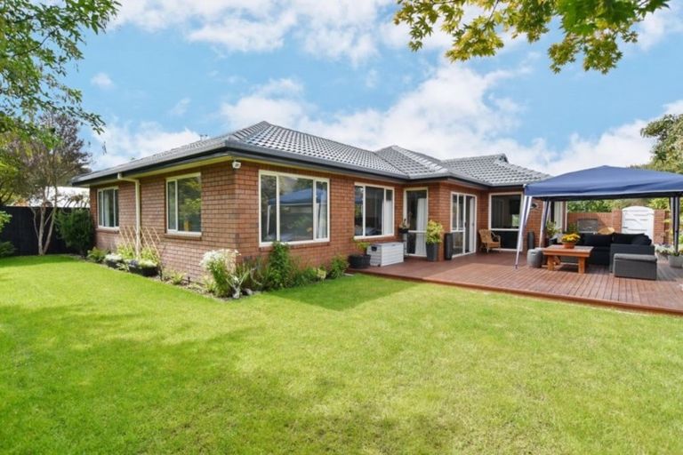 Photo of property in 4 Rue De La Mare, Parklands, Christchurch, 8083