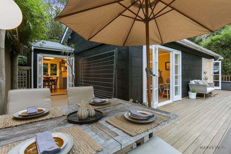 Photo of property in 4 Opou Road, Titirangi, Auckland, 0604