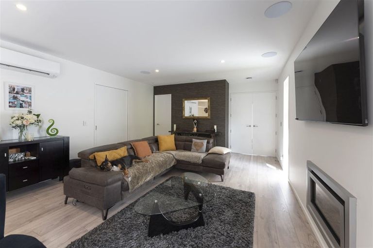 Photo of property in 2 Jacksons Road, Merivale, Christchurch, 8014