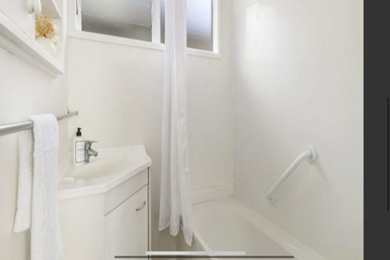 Photo of property in 2 Francis Street, Hauraki, Auckland, 0622