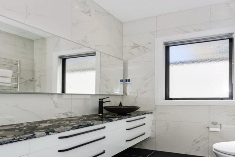 Photo of property in 10 Kerrykeel Drive, Flat Bush, Auckland, 2019