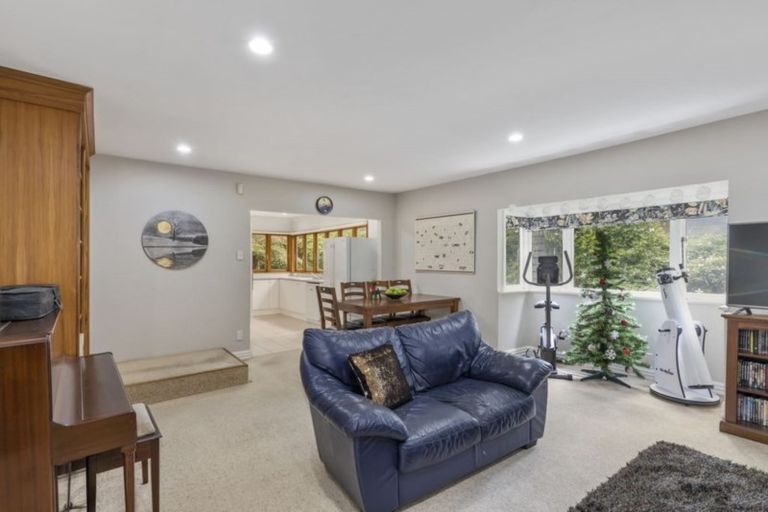 Photo of property in 560 Stokes Valley Road, Stokes Valley, Lower Hutt, 5019