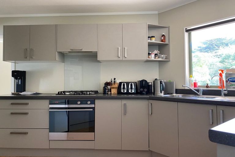 Photo of property in 28 Saunders Close, Whitby, Porirua, 5024