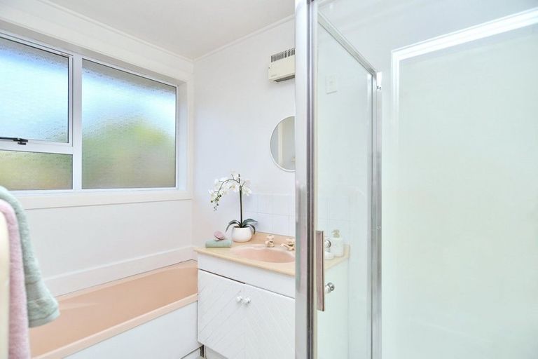 Photo of property in 25 Liverton Crescent, Bishopdale, Christchurch, 8053