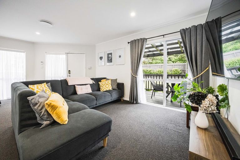 Photo of property in 55 Triangle Road, Massey, Auckland, 0614